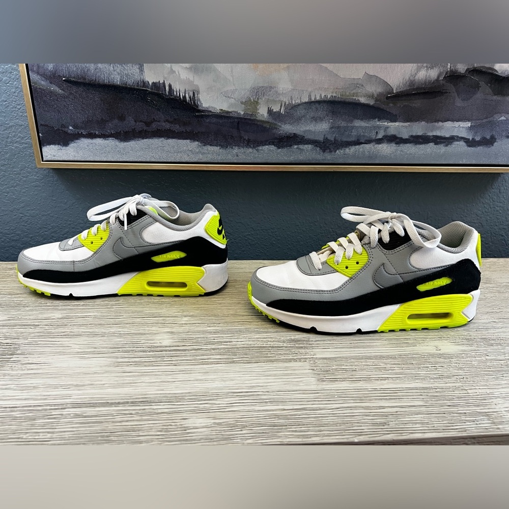 Nike Air Max Sneakers Gray Black and Neon Green Boy 7Y Women 8.5